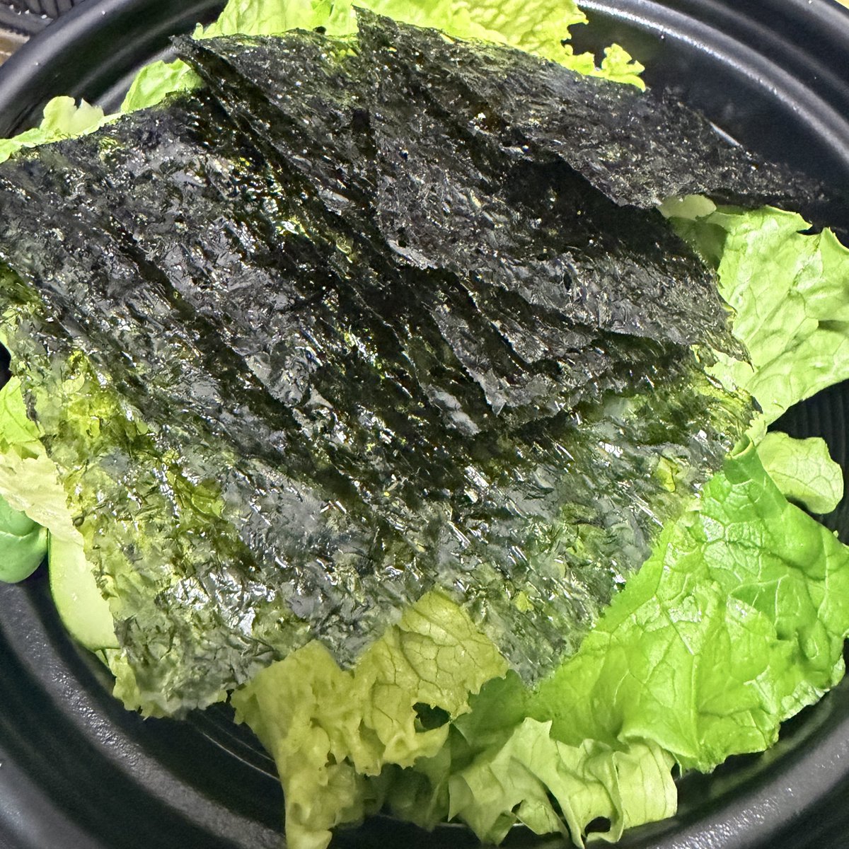 uber03089547's tweet photo. デリバリーのチョレギサラダの海苔がパックのままで来た
嬉しい手抜き https://t.co/u8KfF3x9QJ
