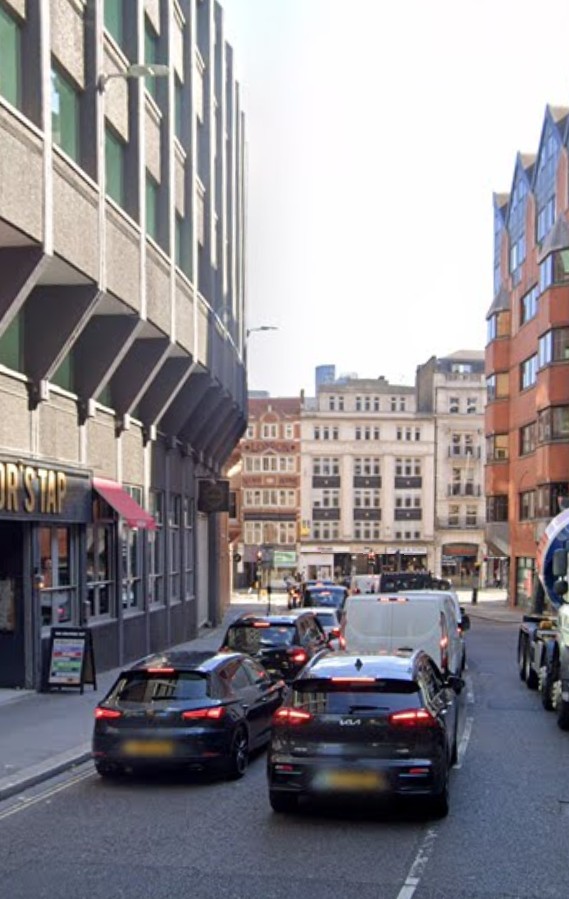 Knowledgepoint's tweet image. Then &amp;amp; Now: Fetter Lane, Fleet Street, London, 1910. 
Then a narrow, active street in the legal and commercial heart of the City. The street was a mix of old and new. Gas lamps were still common, but electric lighting was beginning to appear in shopfronts.