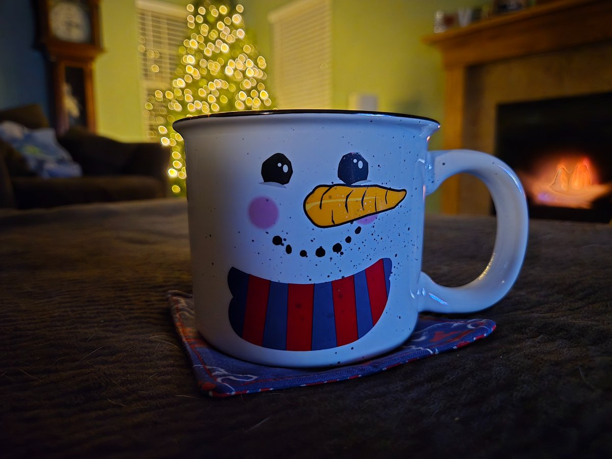 With snow in the forecast, I went with the smiling Bills Snowman for Victory Monday!! 
Go Bills ❤️💙❄️☃️