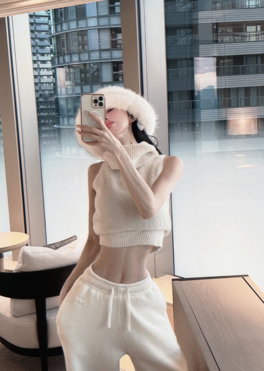 ダーリッチの齊藤早紀着用　City Breeze ニーハイソックス 齊藤 早紀(さいとうさき) (@saki__saito) • Instagram photos and videos