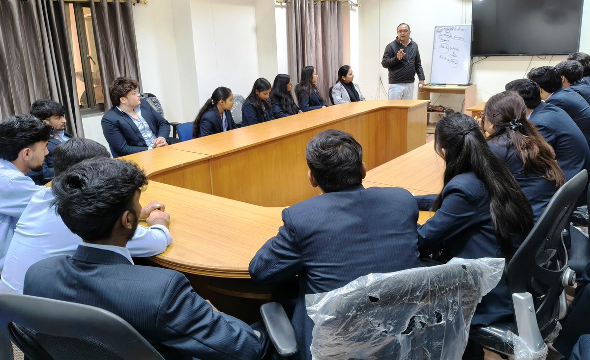 STPI-Dehradun hosted engineering students from <a href="/DBSGUNI/">DBS Global University</a>  Dehradun, briefing them on our schemes, activities &amp; role in boosting startup ecosystems ! Empowering the next-gen innovators!  #StartupIndia @Arvindtw
