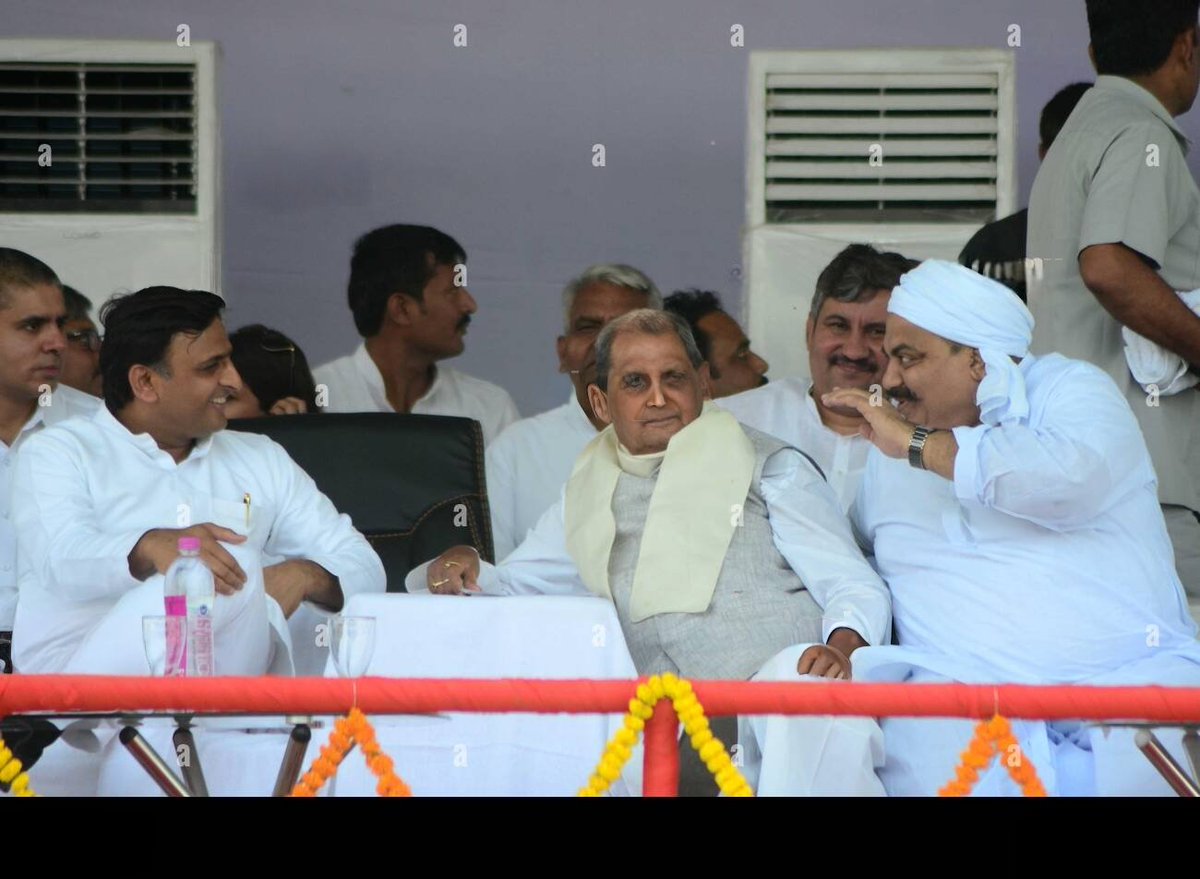 किसी अ' पराधी माफिया के साथ फोटो होने पर क्या उसे भी अपराधी मानकर जेल में डाल देना चाहिए |

अखिलेश यादव व भूमिहार रेवती रमण सिंह मा'फिया अतीक अहमद के साथ |

क्या भूमिहार रेवती रमण सिंह और अखिलेश यादव को भी अतीक अहमद के साथ जोड़कर कार्यवाही किया जाए ?

या सिर्फ धनंजय सिंह पर ?