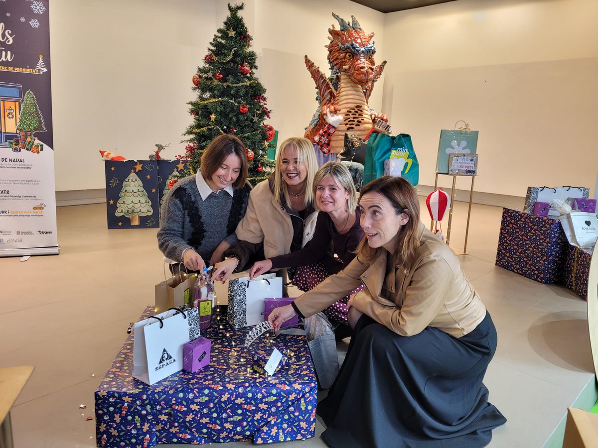 La Unió de Botiguers de Reus presenta la seva campanya de Nadal 🎁

ℹ️ reus.cat/noticia/la-uni…

<a href="/ReusPromocio/">Reus Promoció</a> 
<a href="/UBREUS/">Unió de Botiguers de Reus</a>