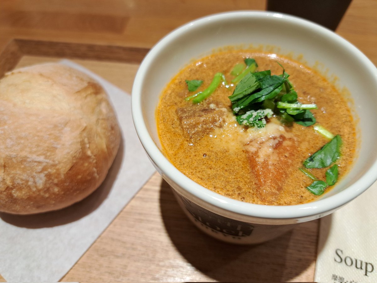 hatori1567's tweet image. 猪で遅延し、駅で足止めをくらう。
どいつもこいつも🐗🐻🫎