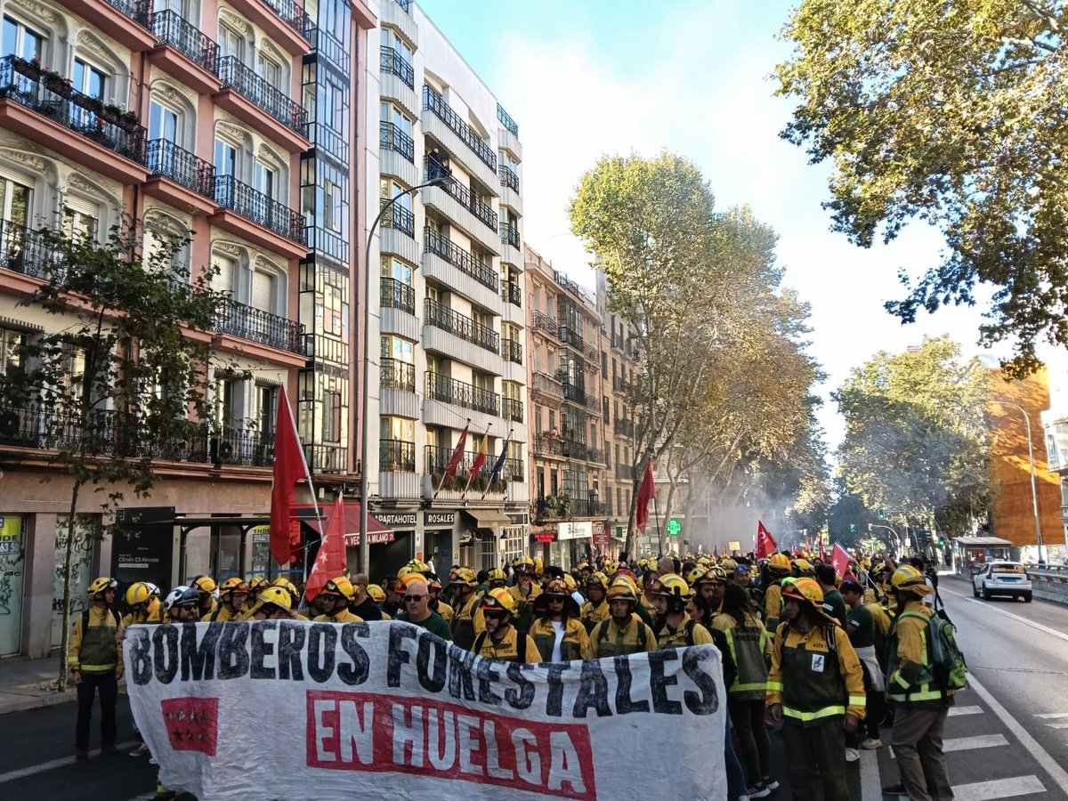 Hoy los #BomberosForestalesCM estaremos en la previa del partido <a href="/RayoVallecano/">Rayo Vallecano</a> VS <a href="/valenciacf/">Valencia CF</a>.

Recaudaremos fondos para nuestra HUELGA INDEFINIDA. 

Busca nuestros cascos amarillos y haz tu aportación.

Estaremos en la puerta del Mercado de Nueva Numancia a partir de las 18:30.