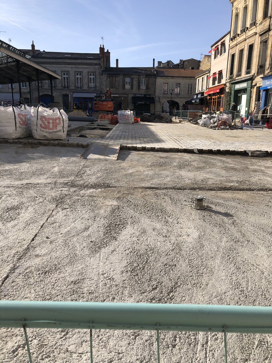 miniscarabee's tweet photo. #bordeaux et sa vegetalisation 😡#foutagedegueule Des Tonnes de béton #chartrons #saccagebordeaux @T_Cazenave @n_delattre Mais que fait l’opposition? Comment #Bordeaux https://t.co/jXRHdLfGYc