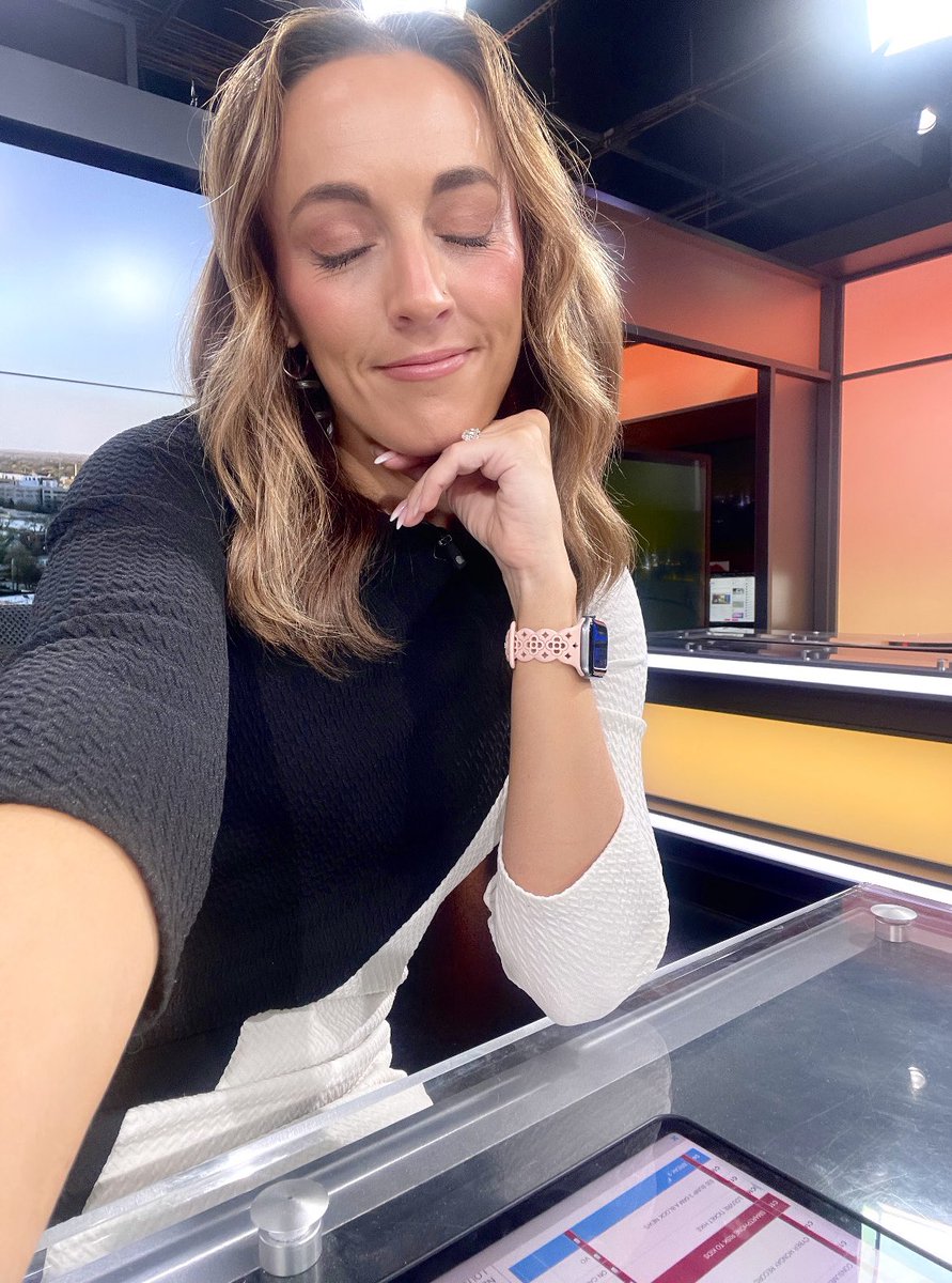 Anyone else struggling on the Monday after a long holiday weekend?? 🙋🏽‍♀️🥱 Still keeping you company on the morning news!