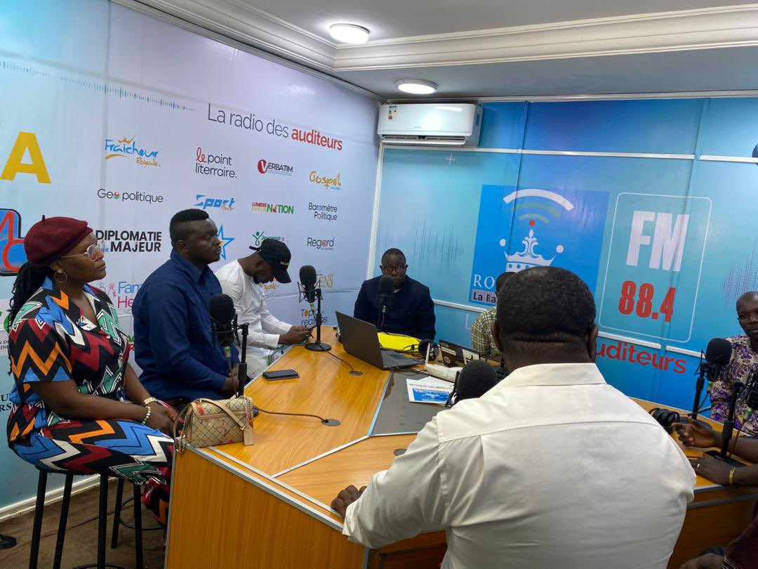 Weekends are also for discussing current issues. 

Yesterday, I was pleased to share a platform on ROYAL FM cameroun with some very interesting men of the media and political scientists. 

Shoutout to Tata Evans

Host: Bela Samari Abel 

#SheDares
#OrangeTheWorld
#OurVoicesMatter