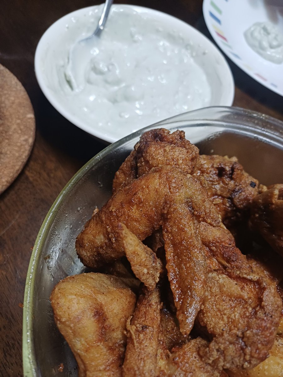 I made sumthing delishis.
Buffalo chimkin wings and blue cheese dip