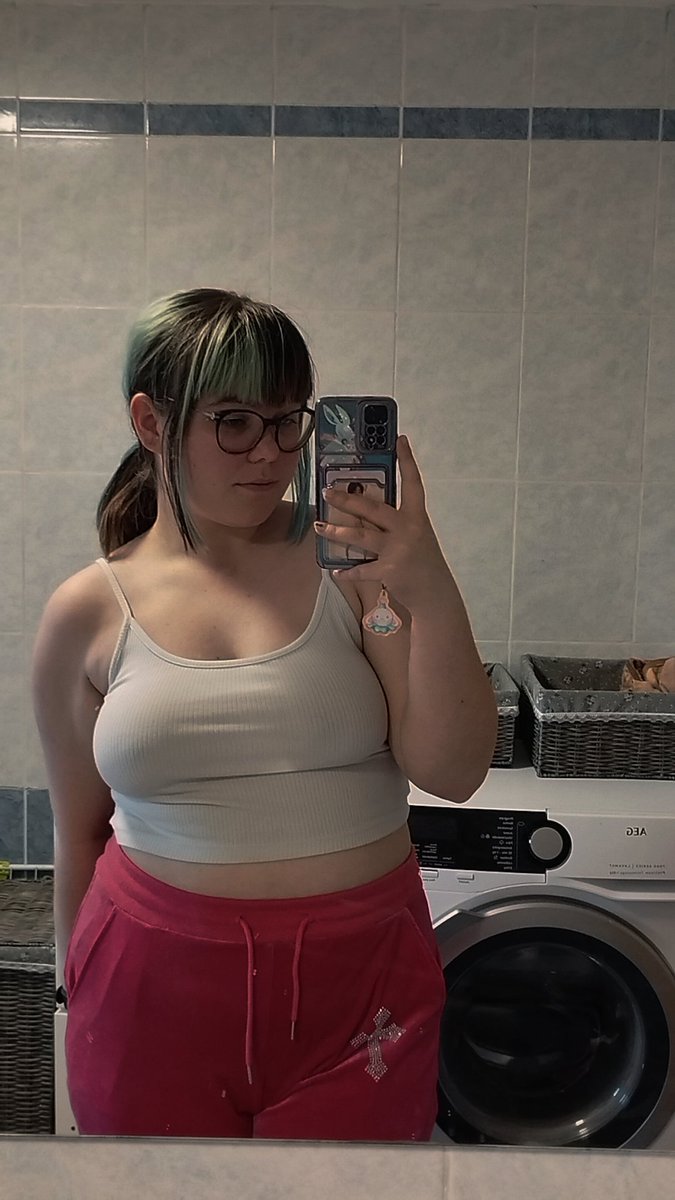 Cucie Postrach Ulice 🫐💜 tweet media