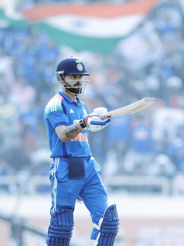 AjitYadav260's tweet image. बीबी के सामने आदमी बेबस होता है 😀

ये मामला कल का है जब इंडिया और साउथ अफ्रीका का मैच देखने के लिए एक आदमी टिकट लेने के लिए खड़ा था लाइन में 

इनका कहना है मैडम बोल रही है बहुत इच्छा है मैच देखने के लिए 

ड्यूटी से छुट्टी लेलेंगे और आज विराट कोहली का मारधाड़ देखेंगे  बहुत दिन से…