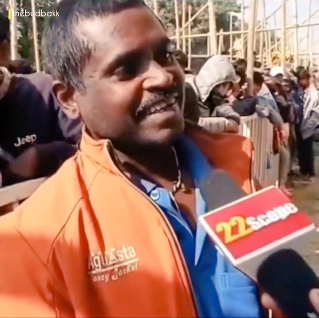 AjitYadav260's tweet image. बीबी के सामने आदमी बेबस होता है 😀

ये मामला कल का है जब इंडिया और साउथ अफ्रीका का मैच देखने के लिए एक आदमी टिकट लेने के लिए खड़ा था लाइन में 

इनका कहना है मैडम बोल रही है बहुत इच्छा है मैच देखने के लिए 

ड्यूटी से छुट्टी लेलेंगे और आज विराट कोहली का मारधाड़ देखेंगे  बहुत दिन से…