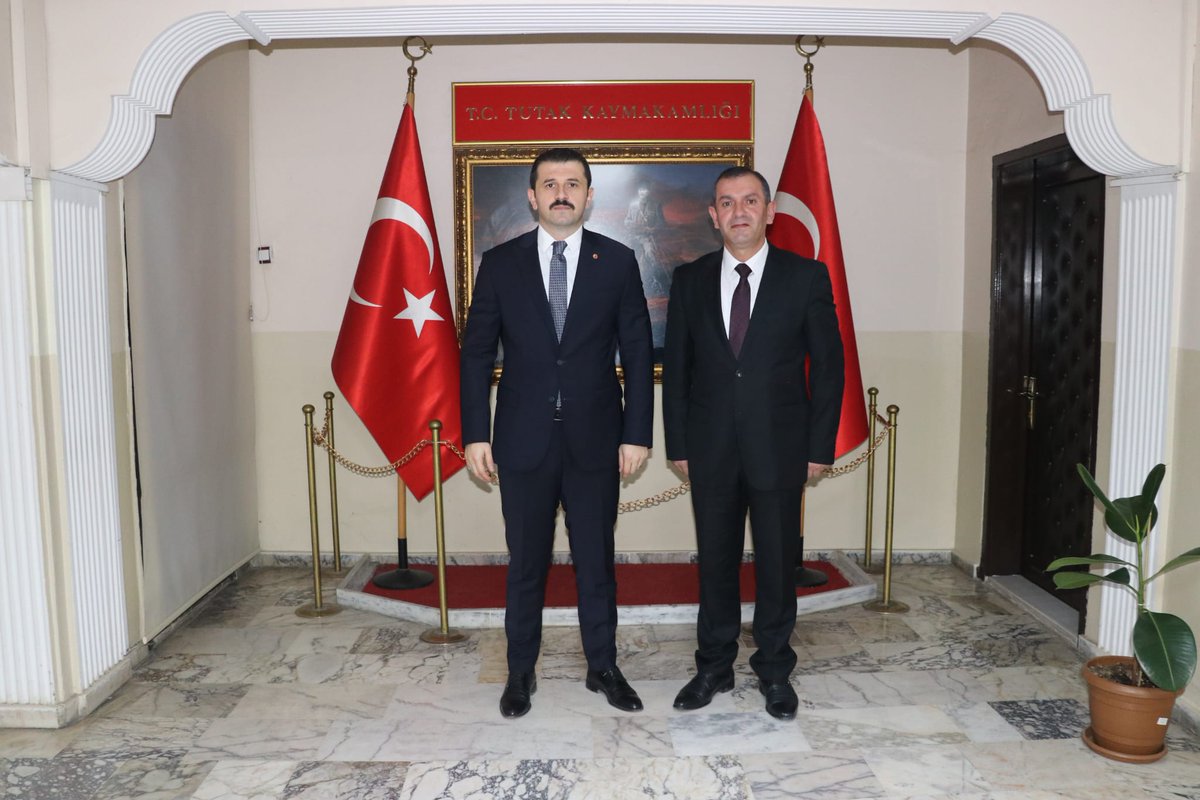 TUTAK_KYMKMLG04's tweet photo. 📍 Kaymakamımız Sn. Ahmet COŞKUN, Patnos İlçe Nüfus Müdürü iken İlçemiz Nüfus Müdürlüğü’ne atanan Fatih YALÇIN’ı makamında kabul etti.

Kaymakamımız, Sn. YALÇIN’a yeni görevinde başarılar dileyerek hayırlı olsun temennisinde bulundu. https://t.co/kgKdLRiXKb