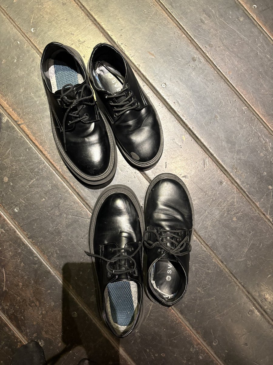 kono_rabichan's tweet image. 日本中を騒がせた靴、ついに持ち主に返却