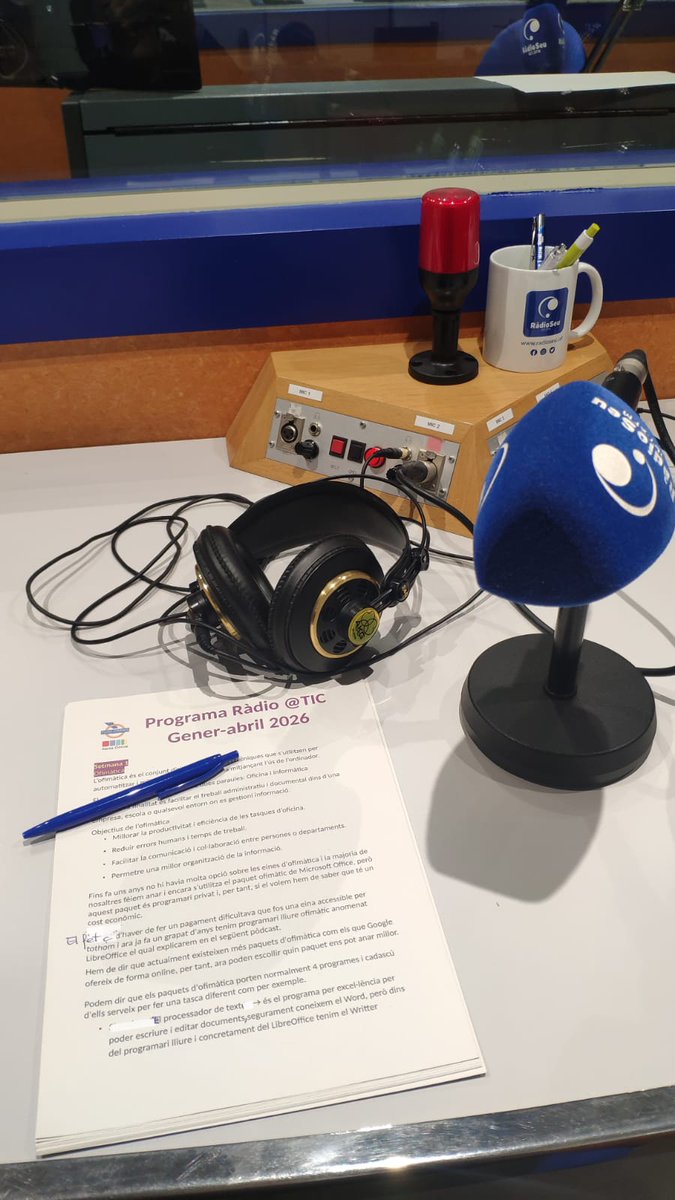 xarxaomnia's tweet image. 📻 El Punt @OmniaSeu celebra 3 anys de #TIC a @RadioSeu, un pòdcast per apropar la tecnologia a la ciutadania i reduir la bretxa digital.

“L’objectiu sempre ha estat fer servei a la comunitat”, explica la seva dinamitzadora, Ester Collado.

f.mtr.cool/ypkhovftnm