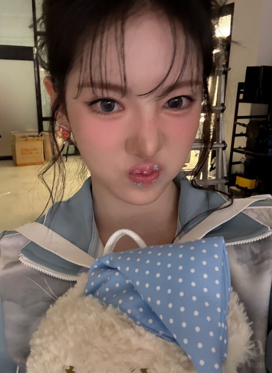 설 tweet media