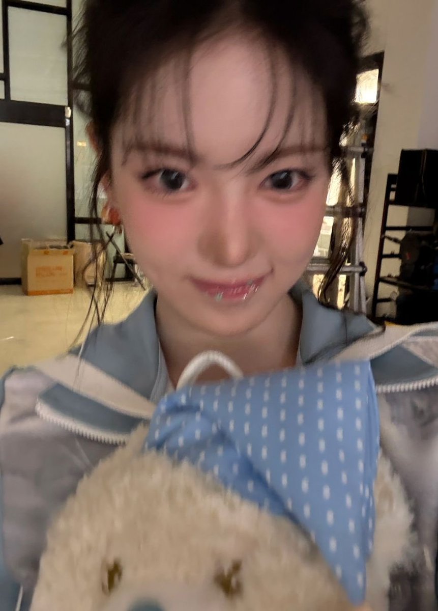 설 tweet media
