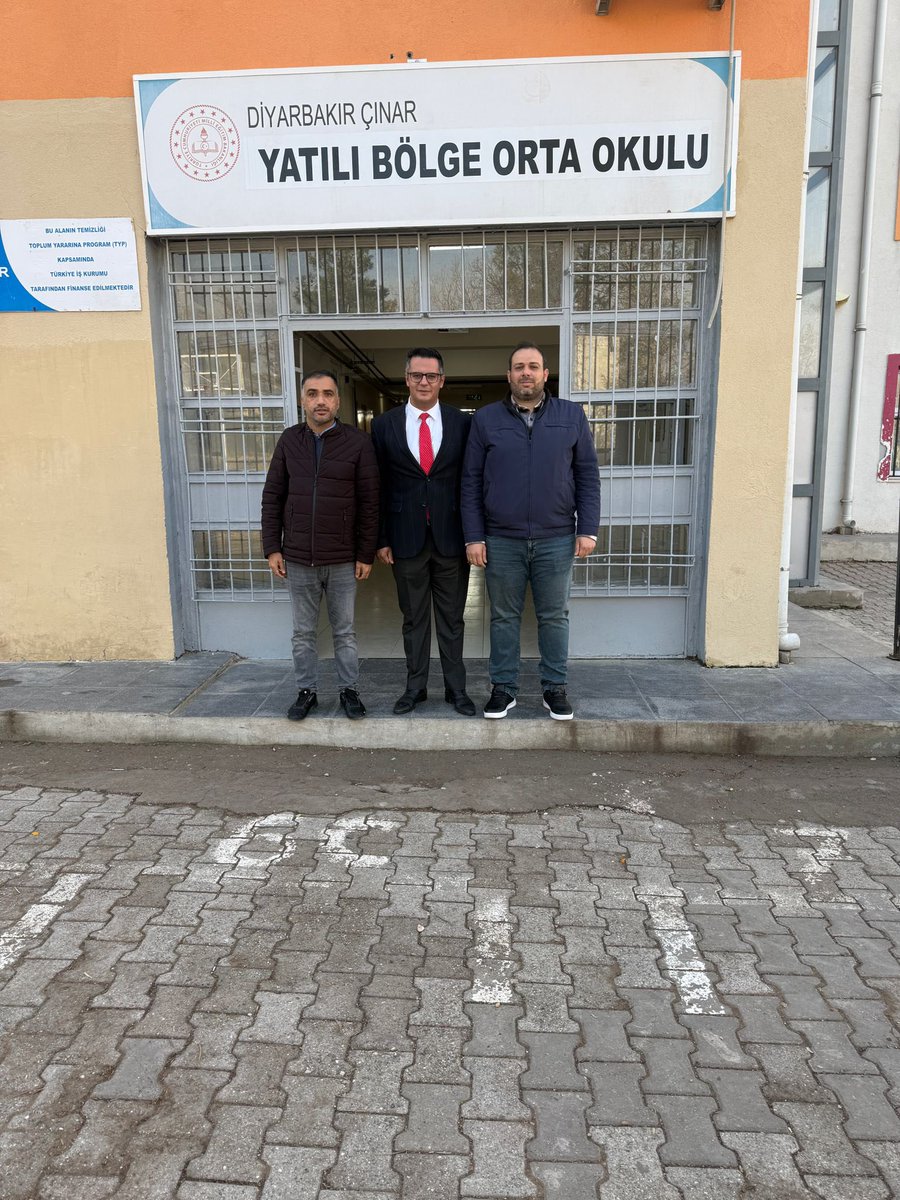 İlçe Milli Eğitim Müdürümüz Yusuf GÜZEL, Çınar Yatılı Bölge Ortaokulunu ziyaret ederek öğretmen ve öğrencilerimizle bir araya geldi.

<a href="/cinarkaymakamlk/">T.C. Çınar Kaymakamlığı</a> 
<a href="/Z_Erdogan53/">Zikrullah ERDOĞAN</a> 
<a href="/Diyarbakirmem/">Diyarbakır İl Millî Eğitim Müdürlüğü</a> 
<a href="/sadoglu_salih/">Salih Sadoğlu</a> 
<a href="/ysf_gzl_/">YUSUF GÜZEL</a>