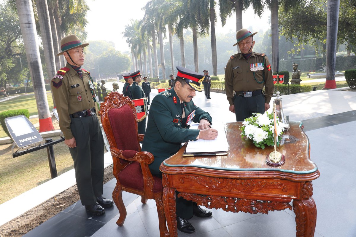 suryacommand's tweet image. Maj Gen Maneesh Kukrety, SM** took over as General Officer Commanding of Madhya Uttar Pradesh Sub Area on 01 Dec 2025. On assuming command, the #GOC exhorted all ranks to continue upholding the highest standards of professionalism, discipline and dedication to duty, while…