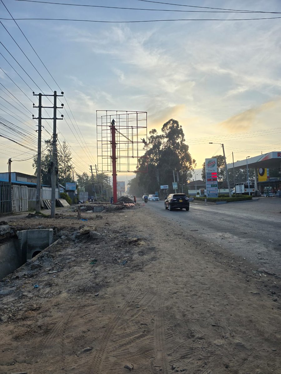 The background says it allthe golden sunset, the pretty skies 😫🤲. Mlete kazi, tuwafanyie top-tier marketing with our billboards 🥳✨.”