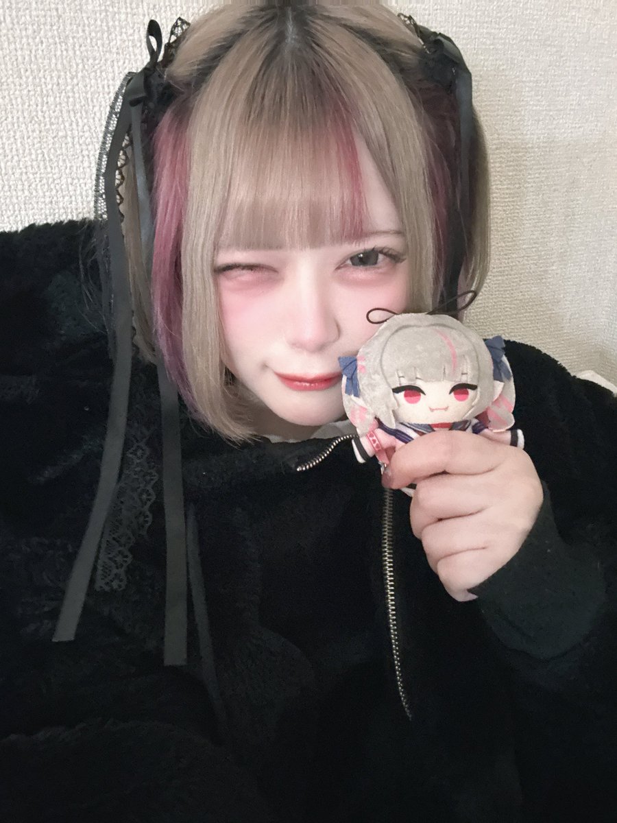 りりむちゃんと同じ髪色にしてきた🍼

 #陰キャバス