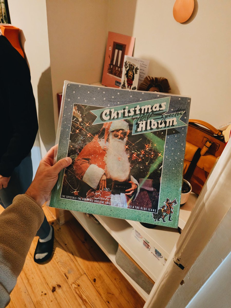 Estoy en la oficina y hace un tiempo espantoso afuera. Increíble porque el fin de semana fue muy soleado y con una energía navideña espectacular. Resumen del fin de semana en cuatro fotos: