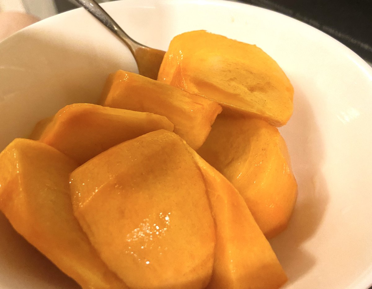 nir_m_nir's tweet image. 柿が甘すぎて幸せ😀フルーツって幸せ！
寝起き1発目にリンゴ少し食べて血糖値爆上がり予防いい感じな気がしてる最近