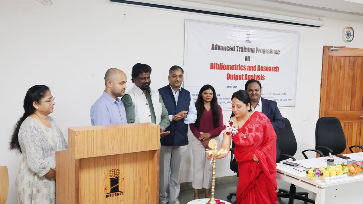 INFLIBNET's tweet image. Advanced Training programme on Bibliometrics and Research Output Analysis is being conducted @INFLIBNET, from 1st-5th Dec 2025. The programme was inaugurated by Sh Manoj Kumar K, Scientist-F (CS), on 1st Dec 2025 at the Centre. Total 34 participants are attending the programme.