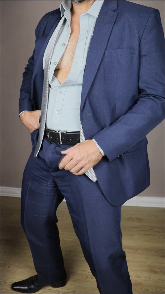 suittieup's tweet photo. https://t.co/wklB6iTN99 
#suit #suits #suitsformen #suitedup #suittieup #suited #suitstyle #meninsuits #mensuitstyle #suitlover #suitlovers #sock #socks #tie #pantalón #pantsuit #pants #shoes #shoesformen #suitgay https://t.co/mfw4hH33Qg