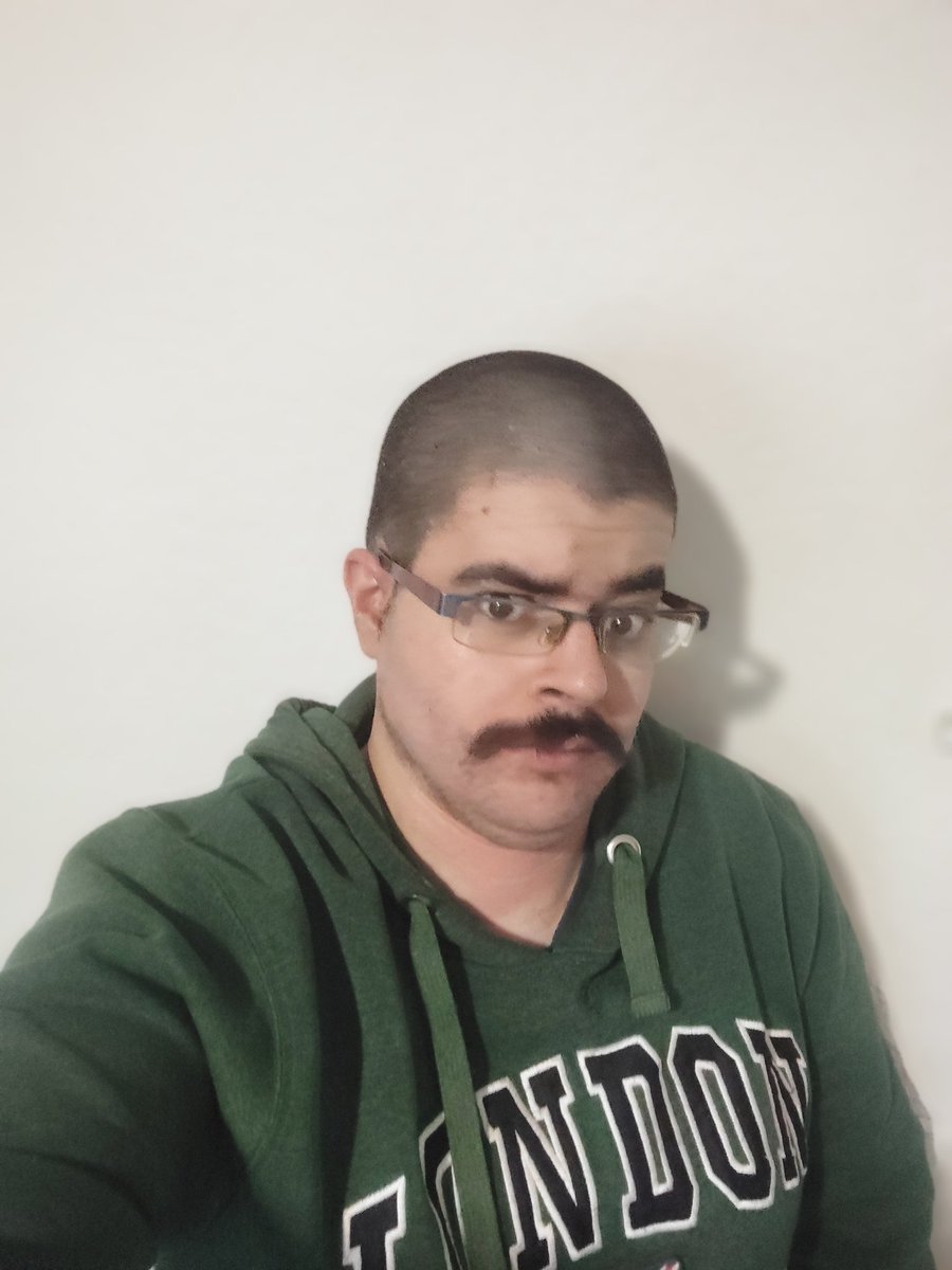 Alexgamerhd94's tweet photo. Chavales me he dejado bigotilllo https://t.co/f3L3GlB8T8