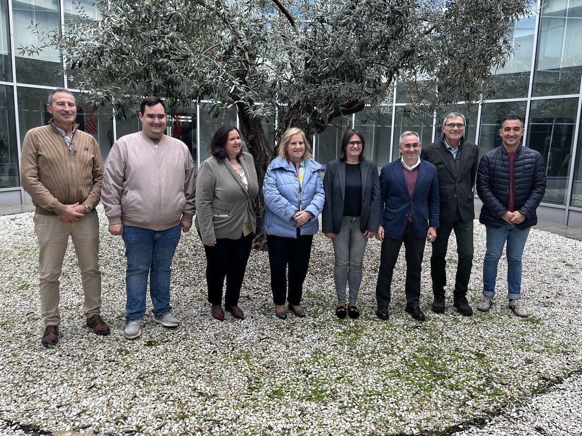 caecv's tweet photo. Hoy hemos recibido en nuestra sede la visita institucional de la @GVAagricultura y el @AjuntCarlet.
Tras una visita por nuestras instalaciones, ha tenido lugar una reunión para dar a conocer el estado actual de la agricultura ecológica en la CV.
#caecv https://t.co/tazjObj1b7