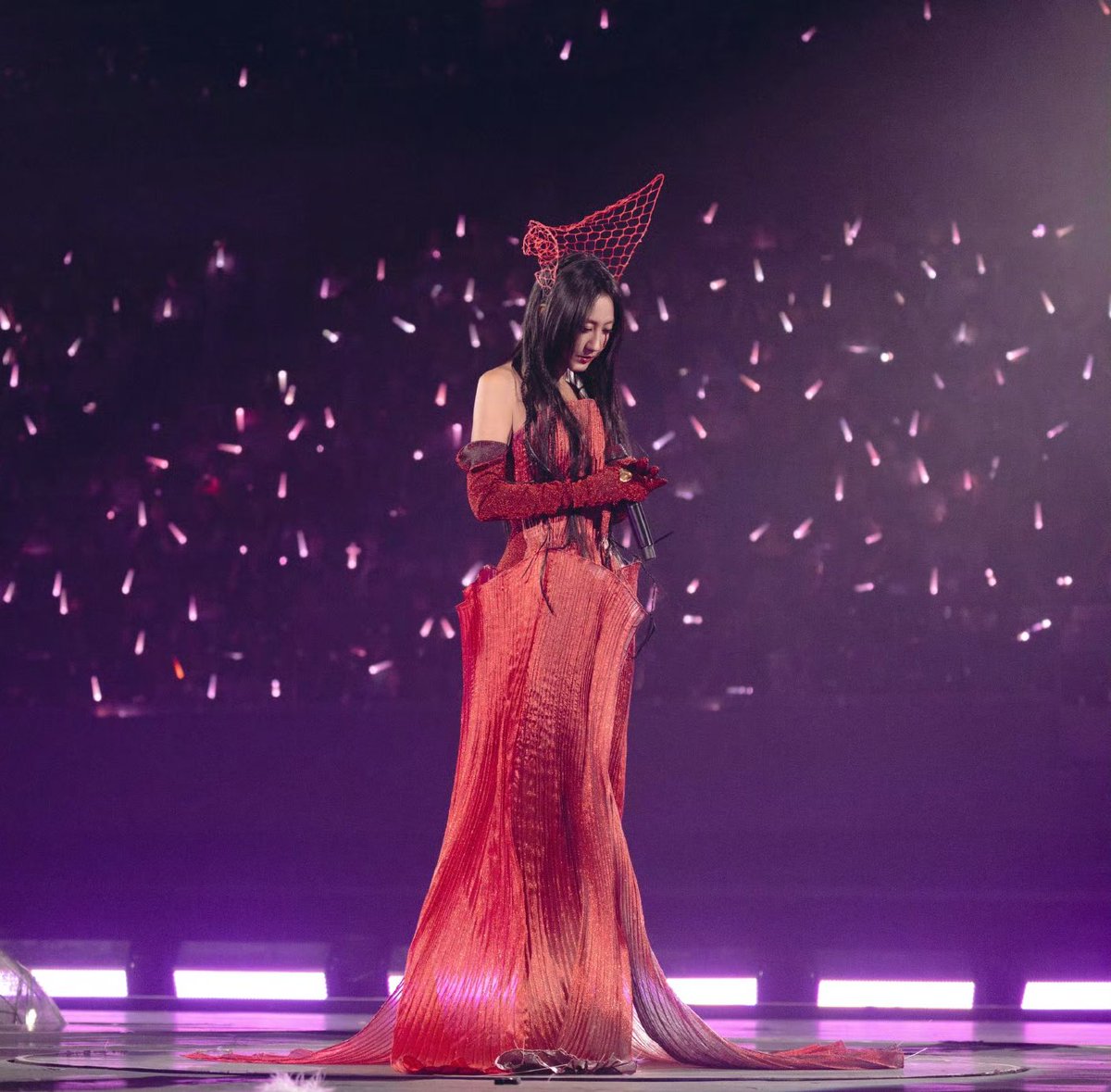 centlookbook's tweet photo. #chenli in two special custom-made ZHAOYI YU fishtail dress for her 10th anniversary concert tour https://t.co/yVda8okfWt