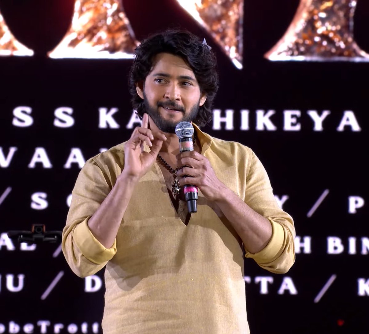 UrstrulyMbCraze's tweet image. &quot;Kudharadhu Annaru&quot; Meme Word Aipoindi ga 🤣❤️

#Varanasi #Rudhra @urstrulyMahesh