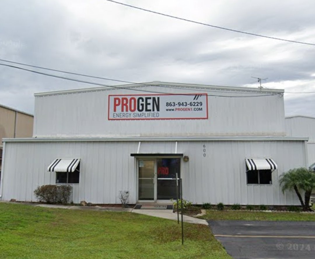 TheChipi's tweet image. Recuerdan las oficinas de Progen? Bueno, @Galoecuador se dio una vuelta por las oficinas de la empresa que se ganará mas de 30 millones por diseñar el nuevo sistema de citas del IESS y parece un local de hamburguesas de Urdesa.