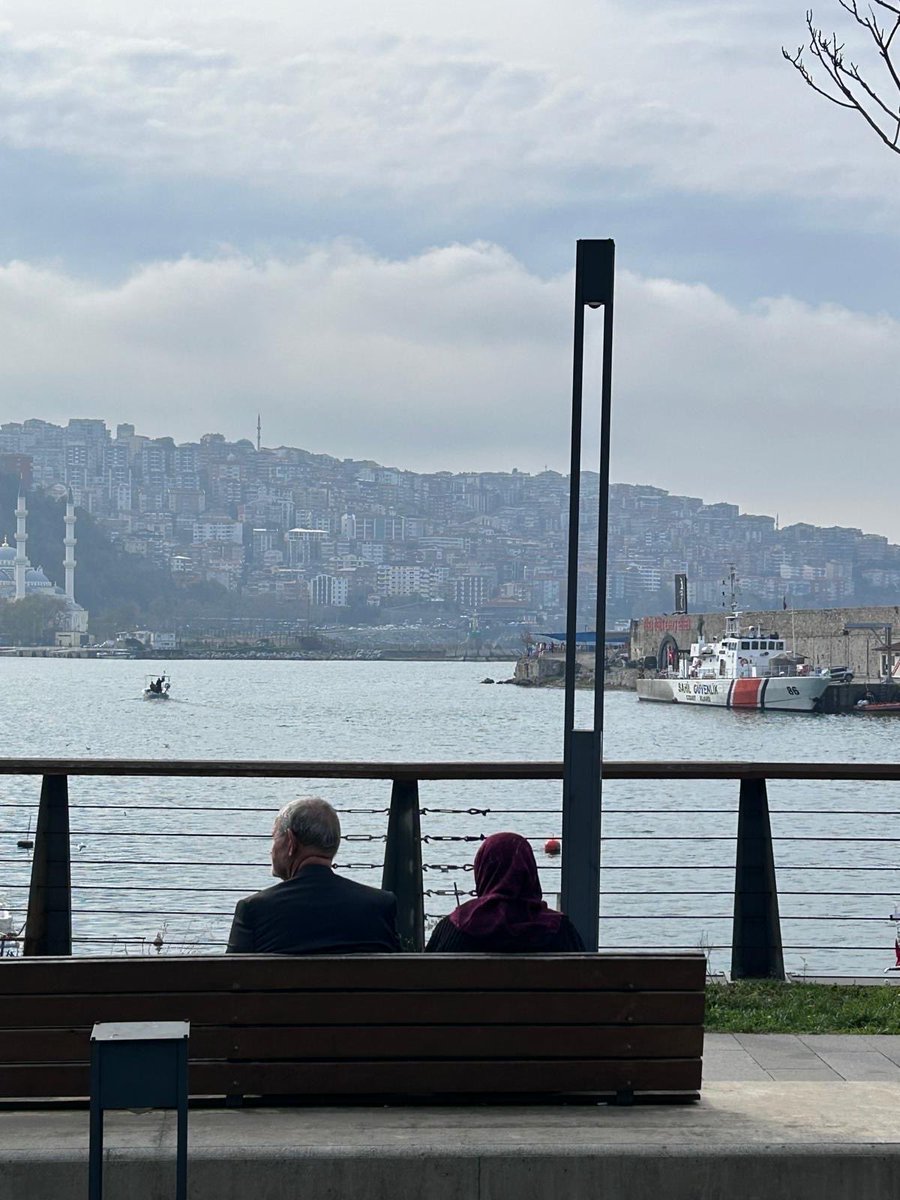 Baktıkça sevgiden gözlerim doluyor huzur kaplıyor kalbimi