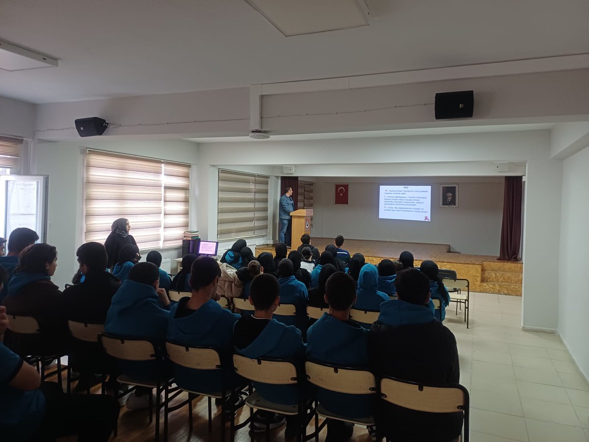 Dünya Aids Günü nedeniyle İlçe Sağlık Müdürlüğü tarafından bilgilendirme semineri yapıldı.