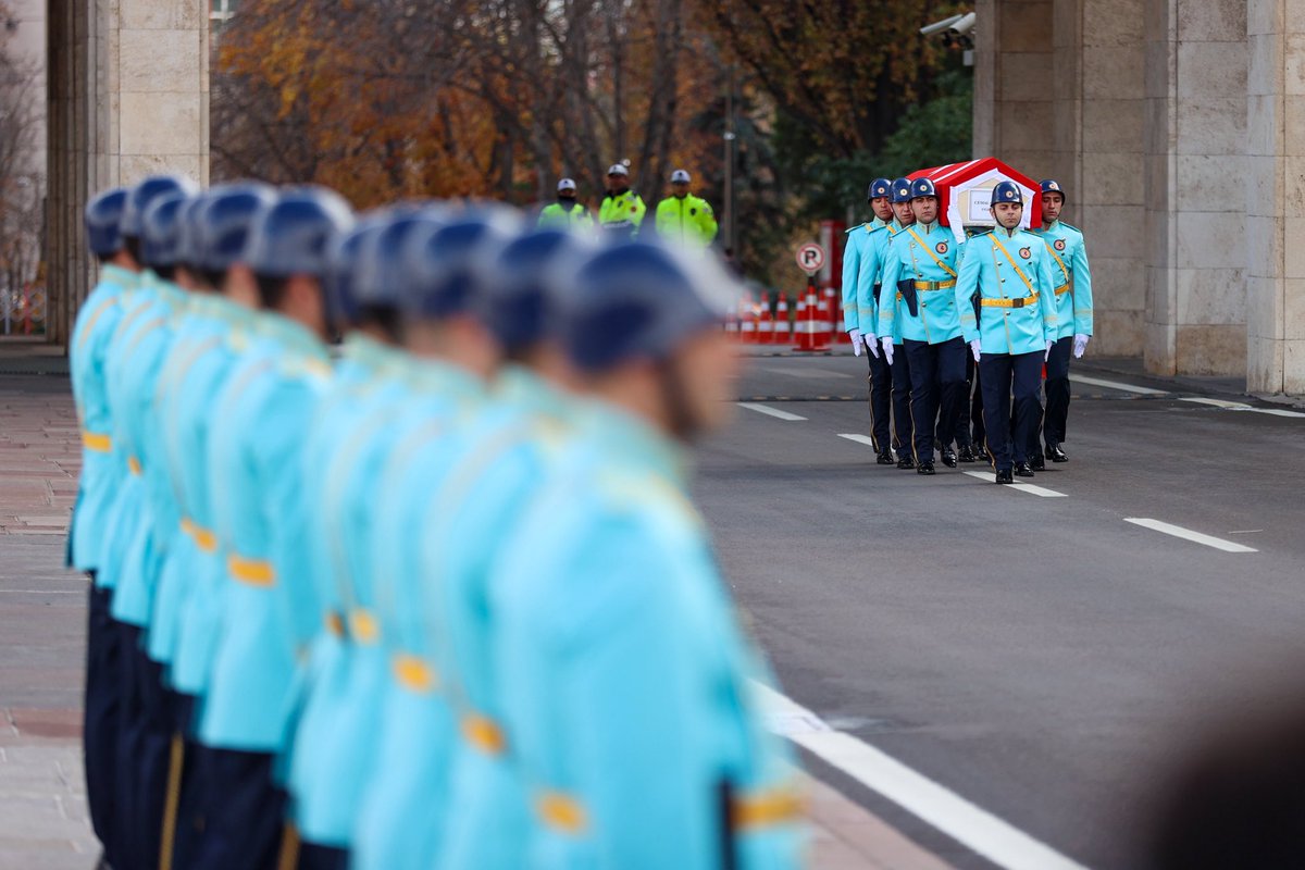 26 ve 27. dönem milletvekilimiz Cemal Öztürk için TBMM'de düzenlenen törene katıldık. 

Değerli ağabeyimize Allah'tan rahmet, ailesine, sevenlerine başsağlığı ve sabır diliyorum.

Mekânı cennet, makamı âli olsun.