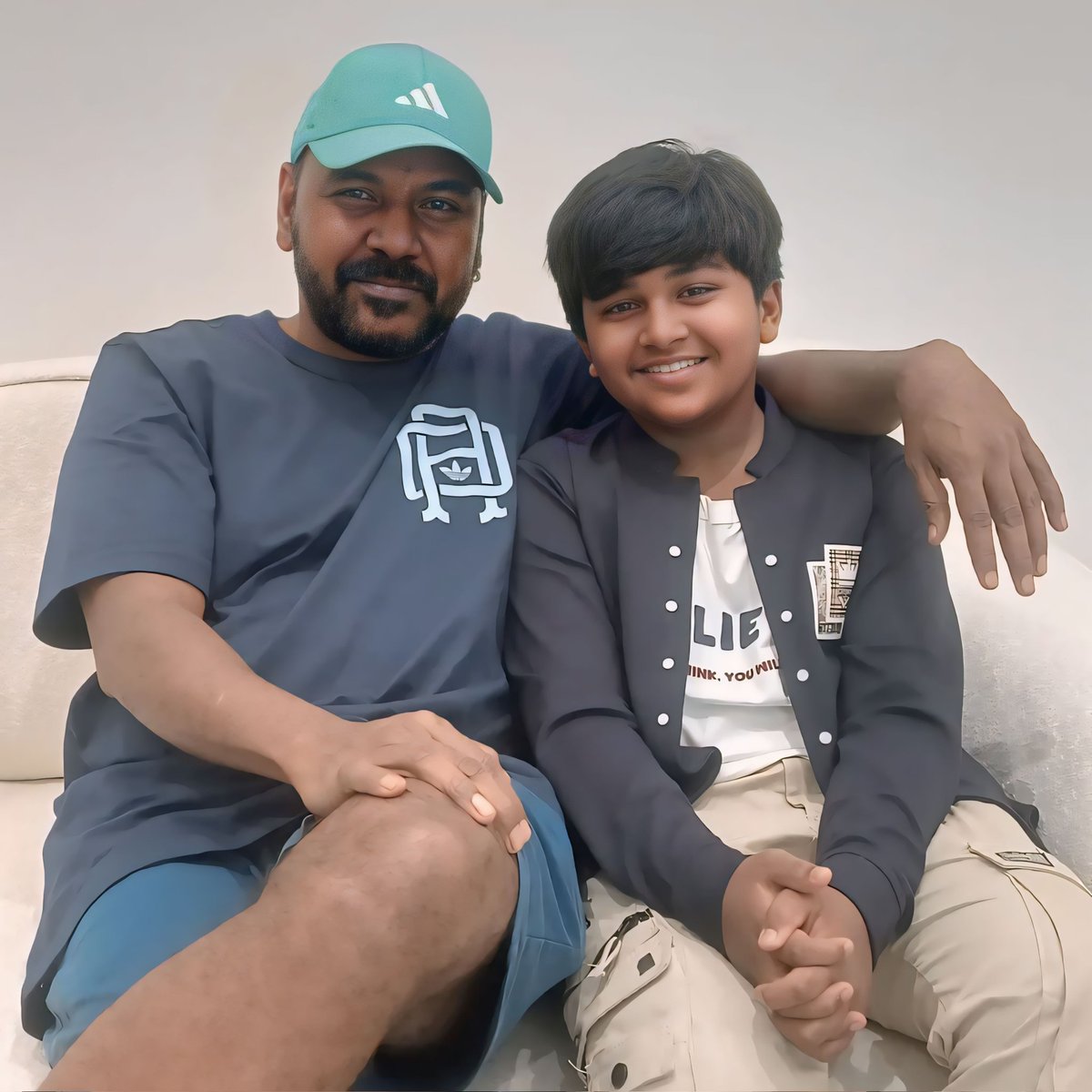 We Also Share the Beautiful and Funny Moments of you Dear #KamaleshJagan with our <a href="/offl_Lawrence/">Raghava Lawrence</a> Brother on your Precious Day, #HappyBirthdayKamaleshJagan

#HappyBirthday #KamaleshJagan #Kamalesh #Jagan #MasterKamaleshJagan #HBDKamaleshJagan #BirthdayWishes #BirthAnniversary