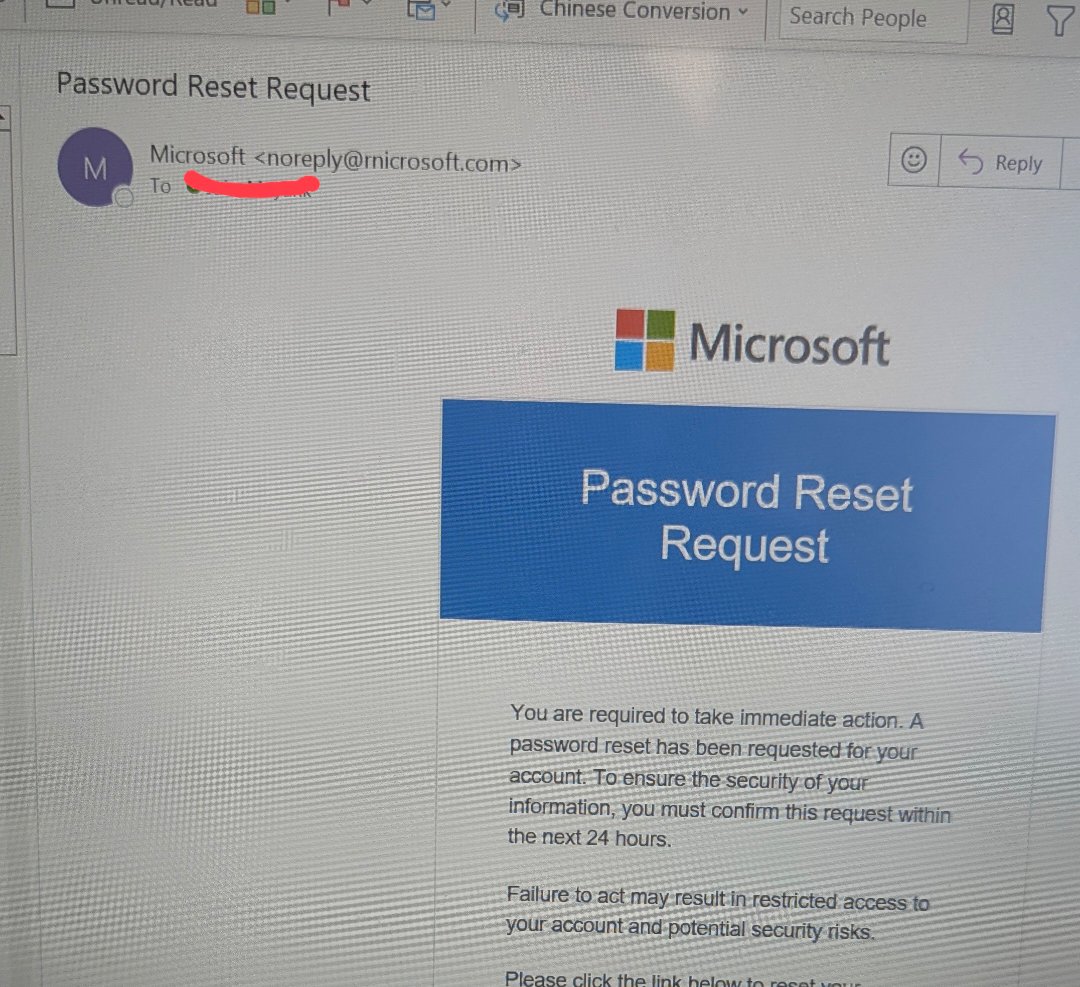 Dit is echt een uitstekende phishingaanval, en weer een les om extra alert te zijn bij alle berichten waar "directe actie" is benodigd.

Voor de oplettende kijkers: het e-mailadres is rnicrosoft[.]com, niet microsoft[.]com.