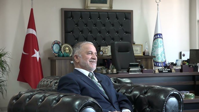 uludag_ilahiyat's tweet photo. Bursa UÜ İlahiyat Fakültesi önceki dönem dekanı,  İslam Hukuku Anabilim Dalı Öğretim Üyesi emekli Prof. Dr. Ali KAYA hocamız vefat etmiştir. Muhterem hocamıza Allah'tan rahmet, başta ailesi ve öğrencileri olmak üzere tüm sevenlerine baş sağlığı dileriz. Mekanı cennet olsun. https://t.co/KTIODkzTNj