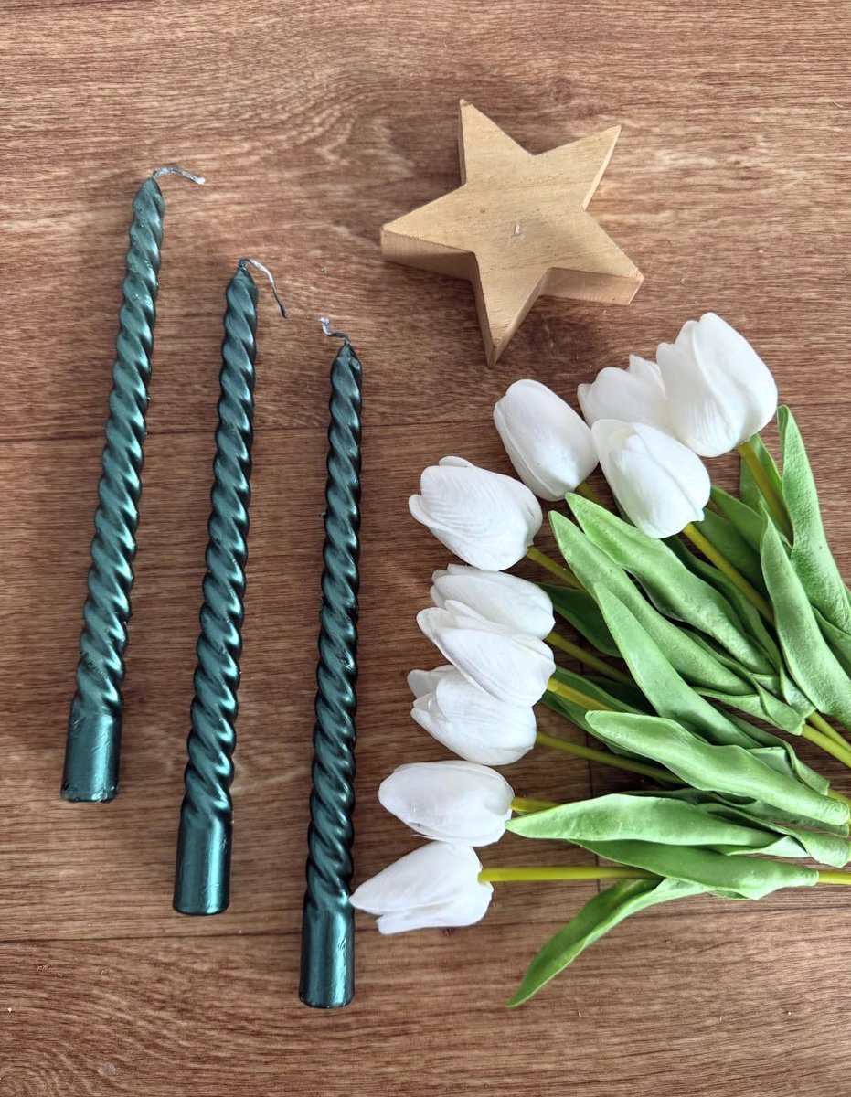 الأمـان الوحيـد عنـدمَا قال الله عزّ وجَـل :

"يَـٰمُوسَىٰ إِنِّي أَنَا اللَّهُ رَبُّ الْعَالَمِينَ"

"لا تفكّـر بقـوة الظُـروف ،، فگـر بقـوة الله"

 #ديسمبر