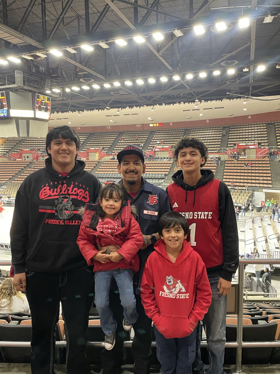 FSDOGS559's tweet photo. Blessed to be able to bring my kids and showed them how Fresno State Basketball days here at Selland Arena memories I’ll always cherish GO DOGS https://t.co/VbGIHvtvnO