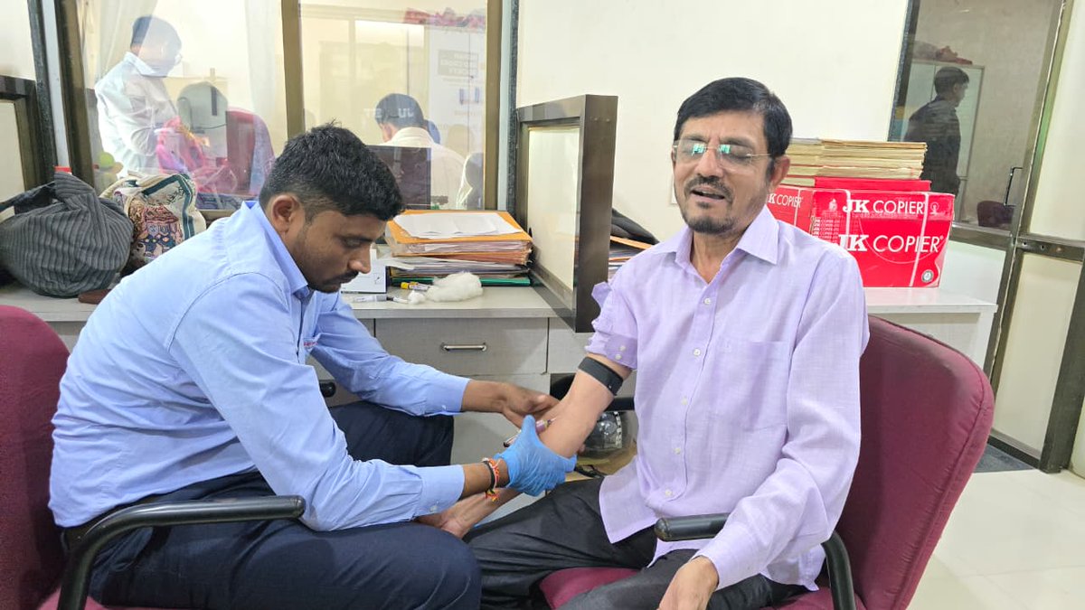 "ફિટ ઈન્ડિયા, ફિટ મીડિયા" અંતર્ગત ભરૂચ જિલ્લાના મીડિયાકર્મીઓના સ્વાસ્થ્યની દરકાર માટે યોજાયો હેલ્થ ચેકઅપ કેમ્પ...

"ફિટ ઈન્ડિયા, ફિટ મીડિયા" અંતર્ગત ઇન્ડિયન રેડક્રોસ સોસાયટી અને જિલ્લા માહિતી કચેરી, ભરૂચ દ્વારા મીડિયાકર્મીઓ માટે હેલ્થ ચેકઅપ કેમ્પનું આયોજન કરવામાં આવ્યું; આરોગ્ય