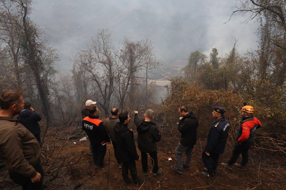 Hopa’nın Başoba ve Yoldere köyleri arasında çıkan orman yangını, ekiplerin yoğun çalışmaları sonucu tamamen söndürüldü.

hopam.com/icerikdetay.ph…