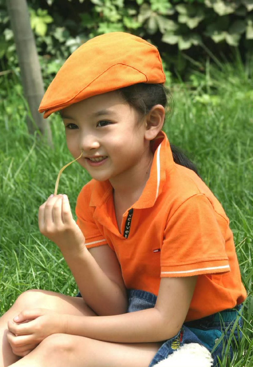 littleMue_97's tweet photo. จำได้เลยว่าก่อนจะมาตามลูกในใจคือชีศัลฯแน่ๆ คนอะไรจะหน้าเป๊ะ สันโด่งพุ่ง ปากเป็นกระจับขนาดนั้นอ่ะ 
ตัดภาพมาตอนนี้ตีปากทึ้งหัวตัวเองไปที คุณพี่คุณน้าใครบอกลูกศัลฯจะเอารูปลูกฟาดให้ตาสว่าง เถียงแทนแบบขาดใจ แกเบิ่งดูก่อน เพราะฉันเบิ่งมาแล้ว ความสวยที่ไม่พึ่งมีดหมอ เพราะพระเจ้าสร้างผ่าน DNA พ่อแม่ 100% พระเจ้าเขาคิดมาดีแล้ว แล้วดูหน้าสดลูก ตายได้เลยตรงนี้ 
#ซ่งจู่เอ๋อร์ #SongZuer #宋祖儿