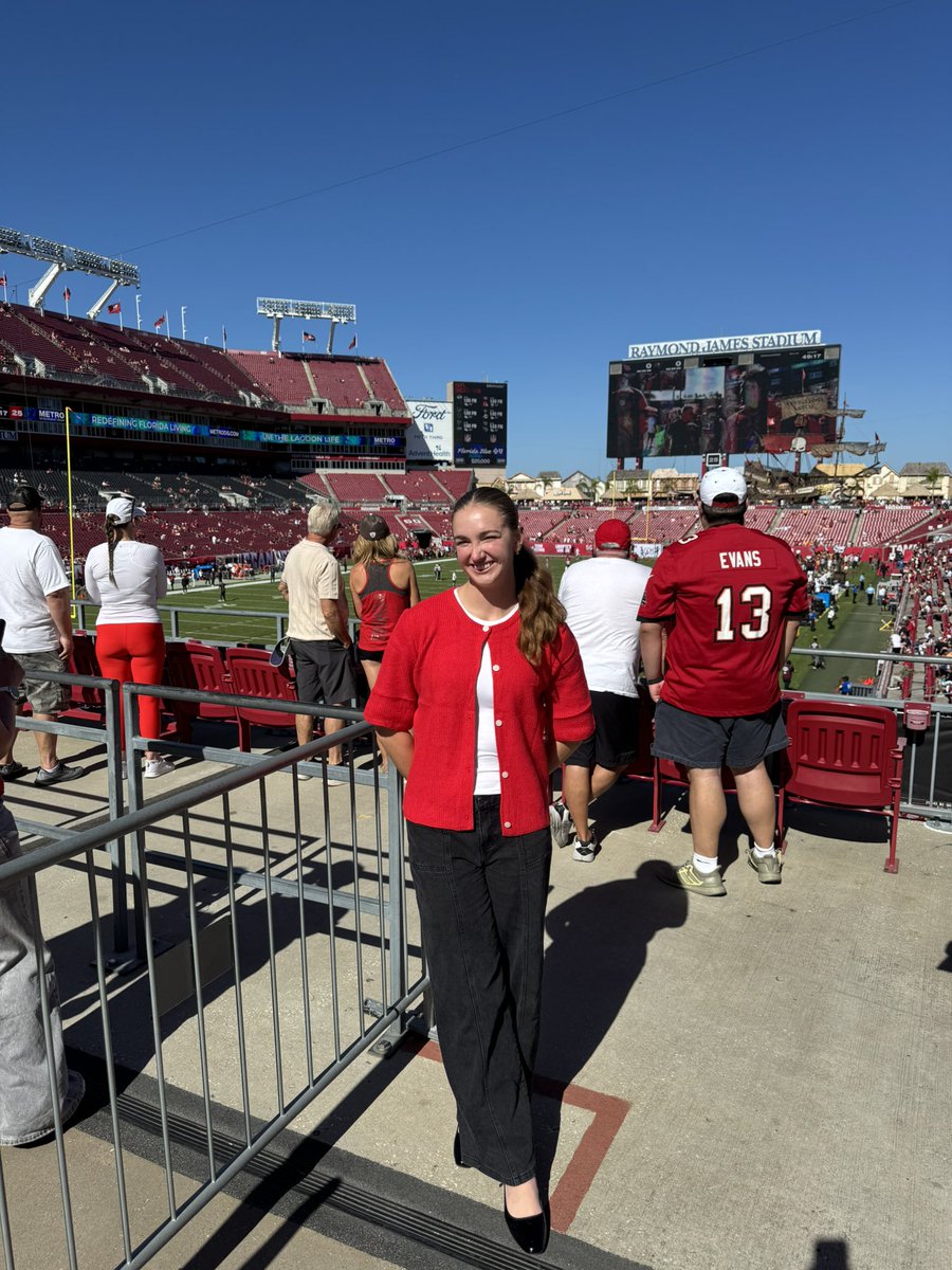 saraparksvold's tweet photo. Grateful this Thanksgiving for everyone supporting my journey into pro sports. Working the @Ravens game was energizing, and the weekend wrapped with an invite to the @Buccaneers vs. @AZCardinals game and a special press-box visit. Thank you to all who’ve supported me. https://t.co/2NwQ7WYUE6