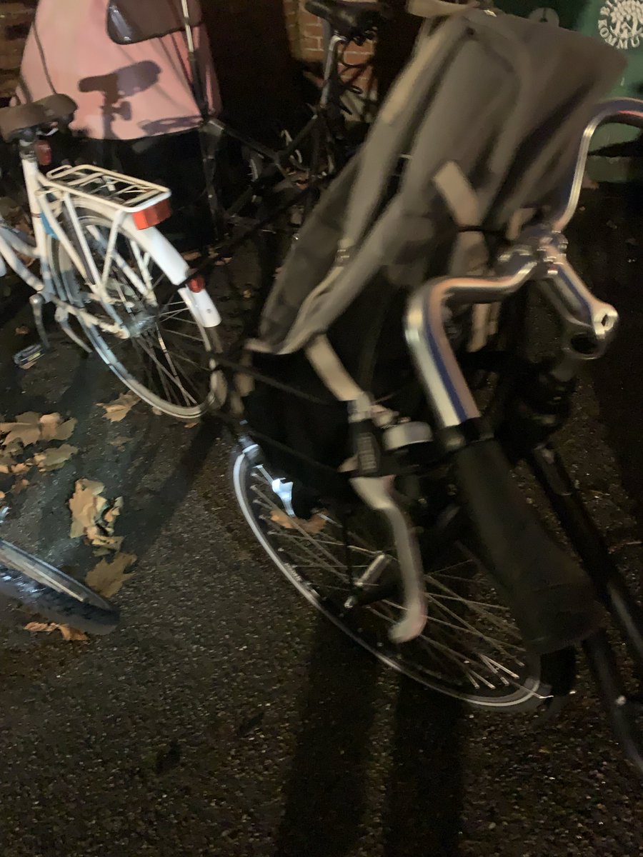 ชีวิตชีเปลี่ยนข้ามคืนมาก อยู่ไทยชีขับ E class 
อยู่โคเปนชีปั่นจั๊กค่ะ 
เพื่อนบอก from benz to bike 🥲