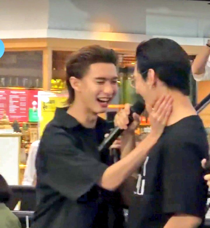 PPVCB46's tweet image. THE WAY PUPU&apos;S HAND STAYED AND NESTLED ON PAVEL&apos;S NECK WTFFFFF
#สิงสาลาตายลงพื้นที่xIQIYI