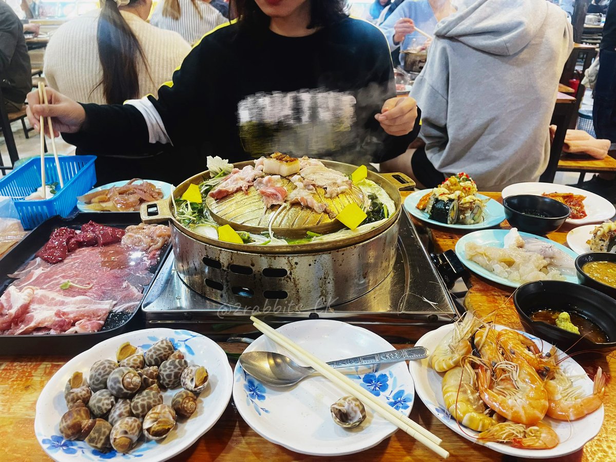 2rabbits_CK's tweet image. หมูกระทะ หน้า มช. ยังอร่อยเหมือนเดิมม
จะกินหมู หรือ จะกินหนู🤭
#หมูกระทะจะเยียวยาทุกสิ่ง 

#เชียงใหม่ #คู่แท้หมูกระทะ #คู่แลกไม่แลก
