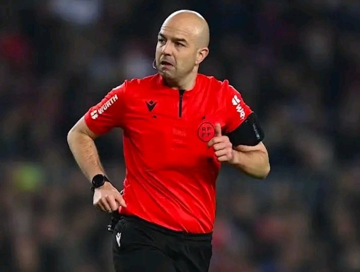 Insiderfcb21's tweet image. 🚨 رسميا 🚨

▪︎ ريكاردو دي بورغوس حكما لمباراة برشلونة ❌️ أتليتيكو مدريد 

▪︎ غونزاليس فويرتيس حكما لتقنية ال VAR